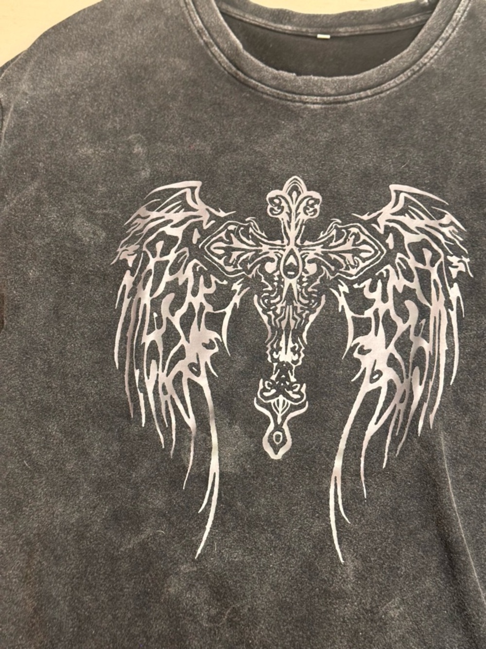 Men's Black and Grey washed Graphic Cross & Wings Crew Neck Shirt size large EUC